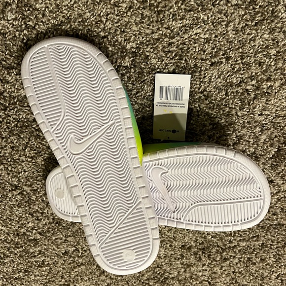 Women’s Nike Slides - Picture 3 of 3